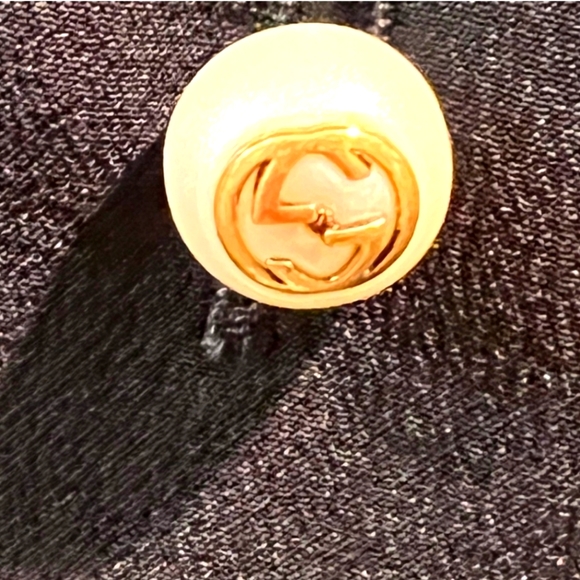 SOLD! Gucci Silk Tunic Blouse With Pearl Buttons - Picture 4 of 10